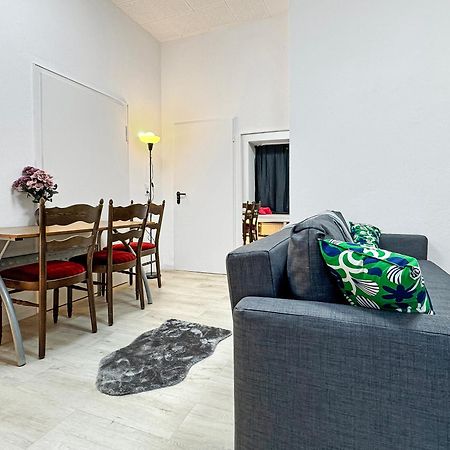 2 Zimmer Apartment Fuer 6 P, 15 Min Zum Flughafen Esslingen am Neckar Exterior foto